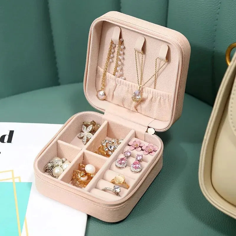 Mini Travel Jewelry Case – Compact organizer, perfect for travel and bridesmaid gifts.